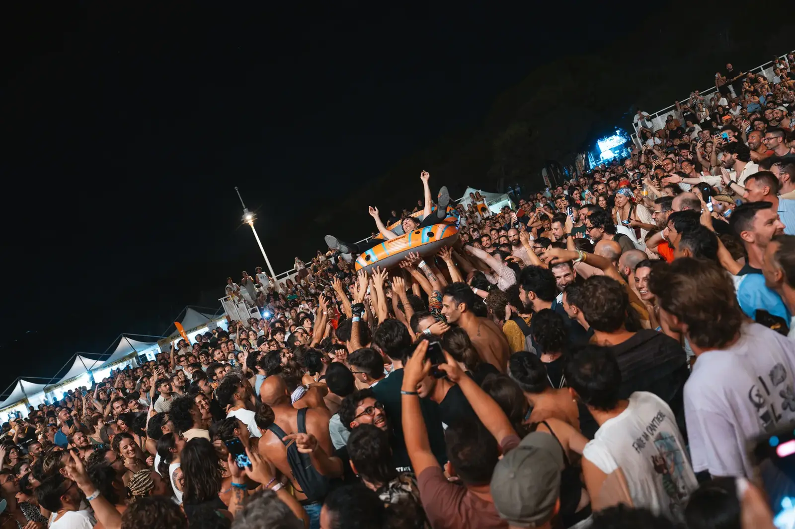 The crowd at Color Fest 14 in front of the Palco dei Tramonti stage