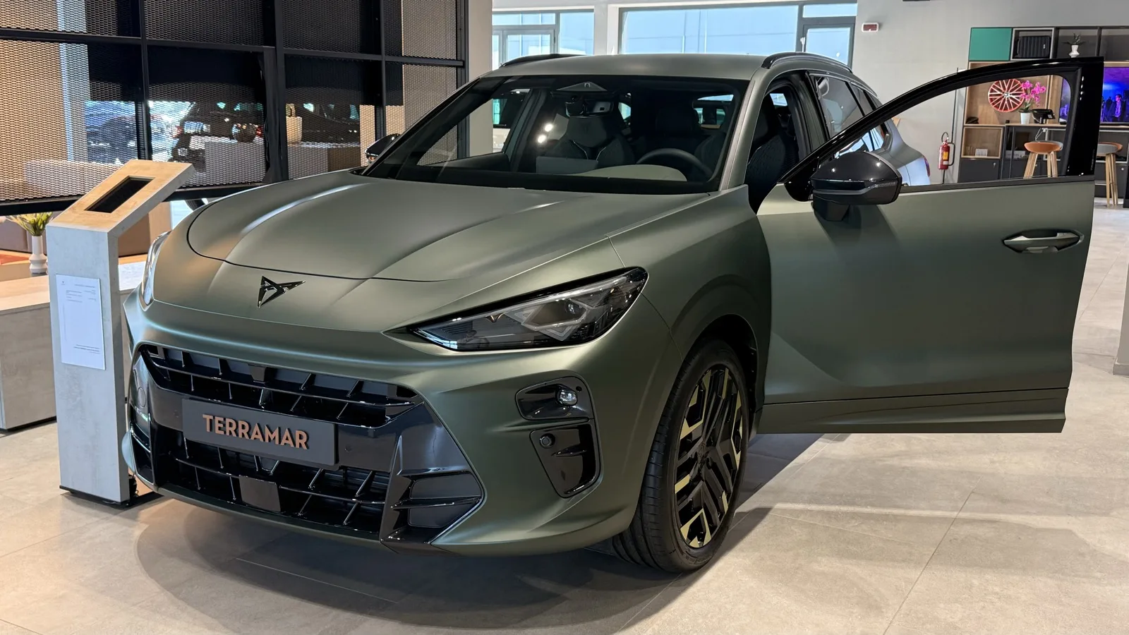 CUPRA Terramar verde opaco da Autoionà Lamezia Terme