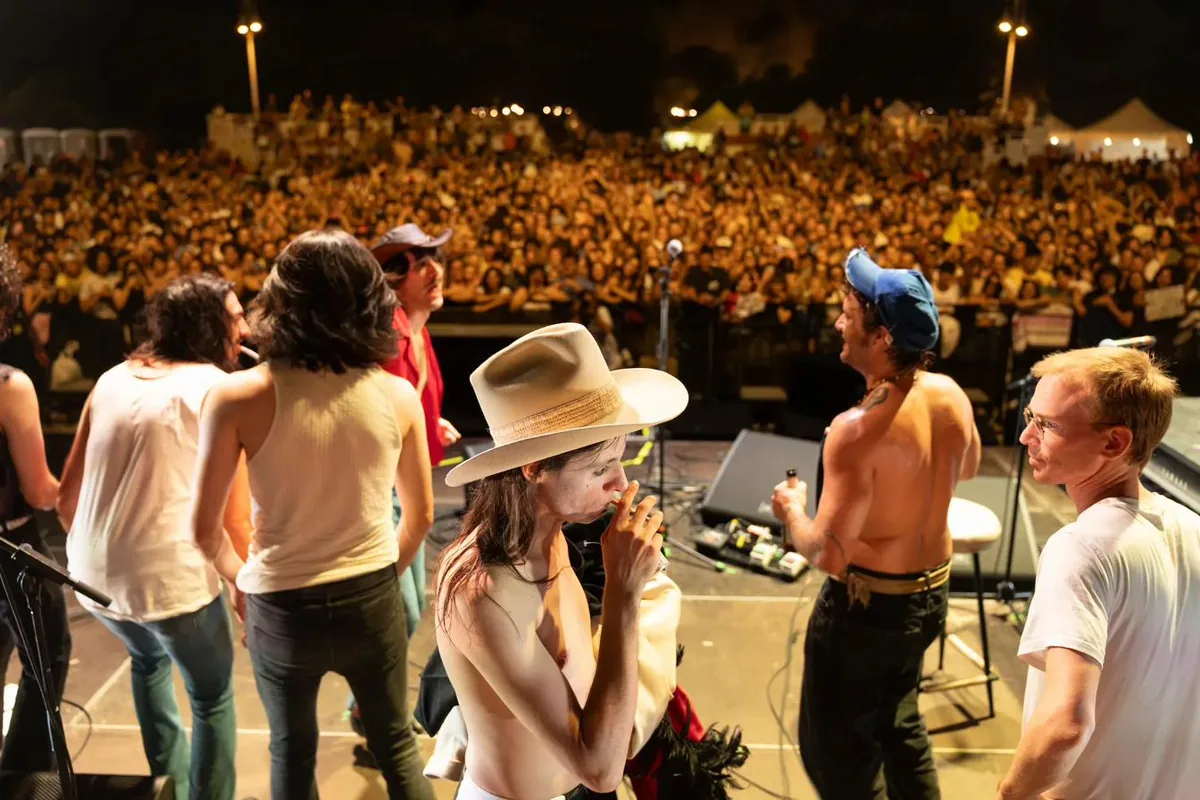 Festival sul mare in Italia: il palco del Color Fest sulla Riviera dei Tramonti a Lamezia Terme