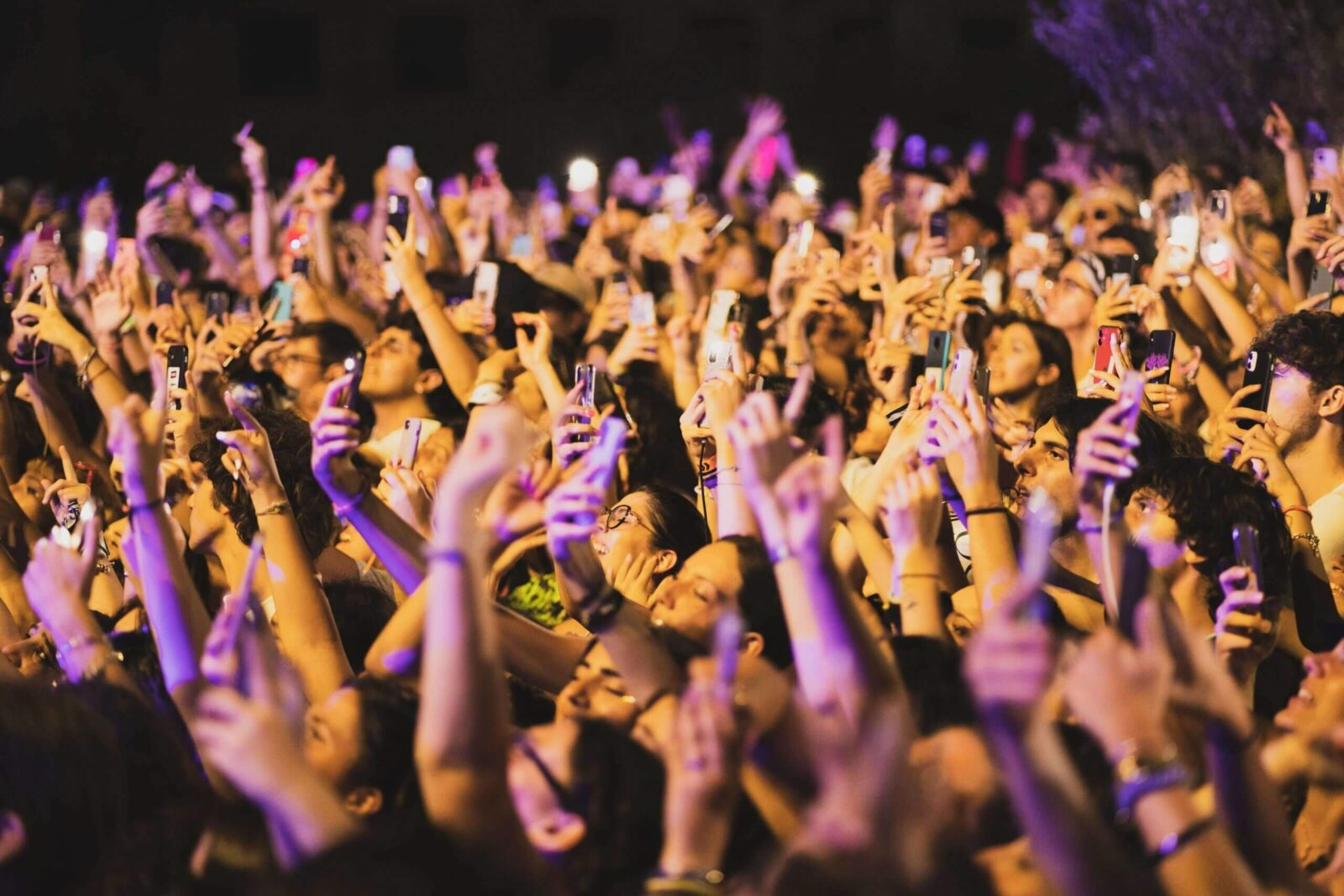 Vista panoramica del Color Fest, tra i migliori festival italiani sulla spiaggia