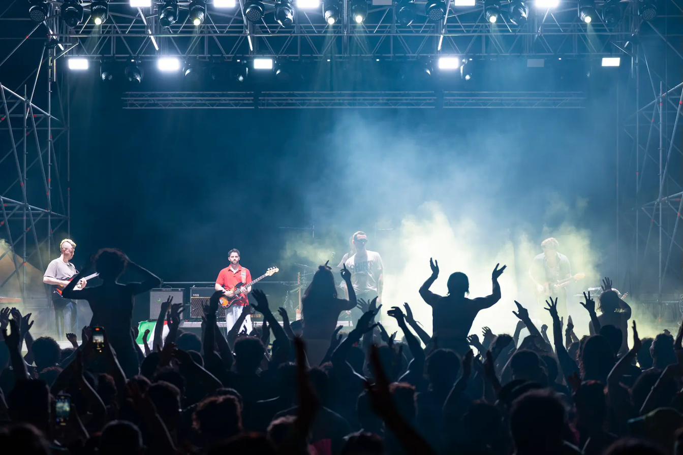 Area camping nella pineta del Color Fest sulla Riviera dei Tramonti