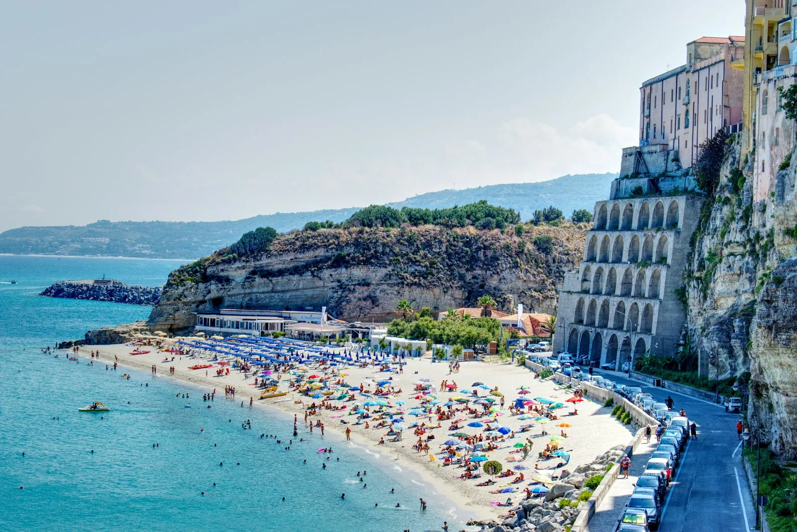 Spiaggia di Tropea sotto la rupe
