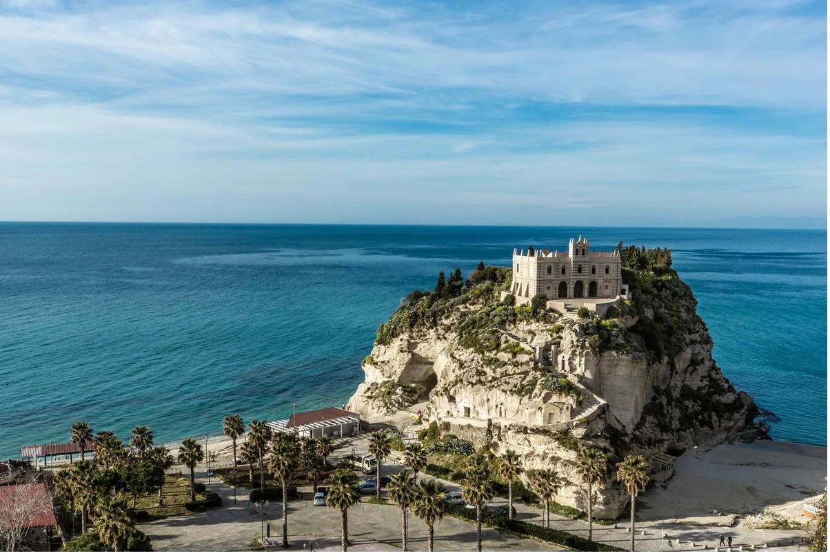 Tropea al tramonto — estate in Calabria 2026