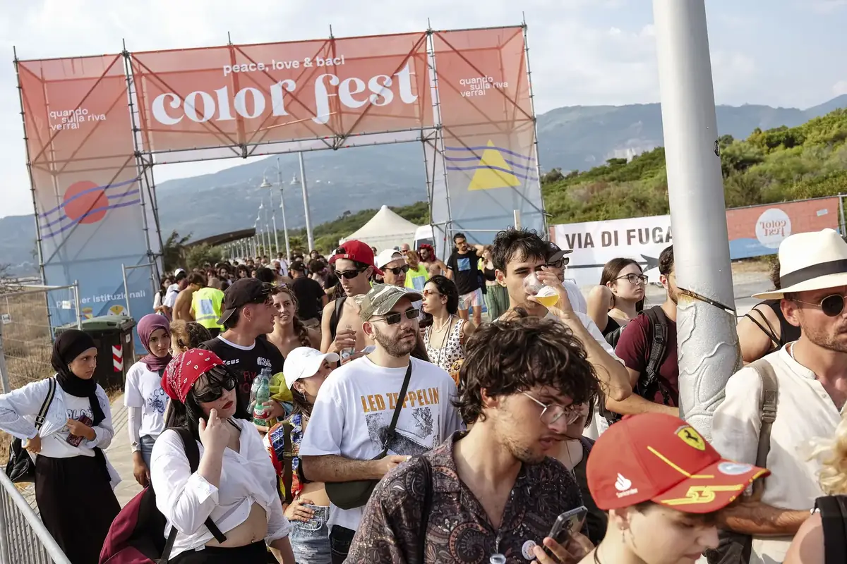 L'ingresso del Color Fest sul lungomare