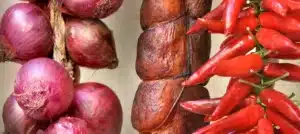 'Nduja, peperoncino e cipolla rossa: i sapori della Calabria