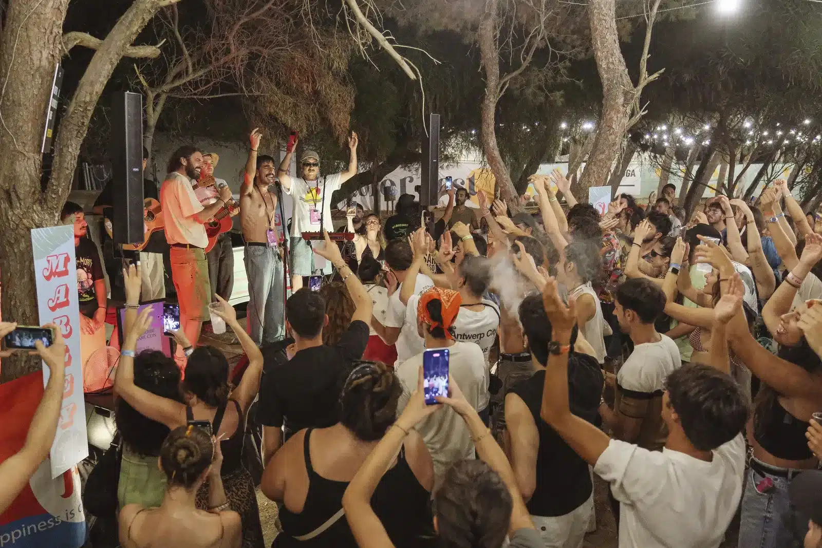 Pubblico del Color Fest fra i pini del Palco Pineta